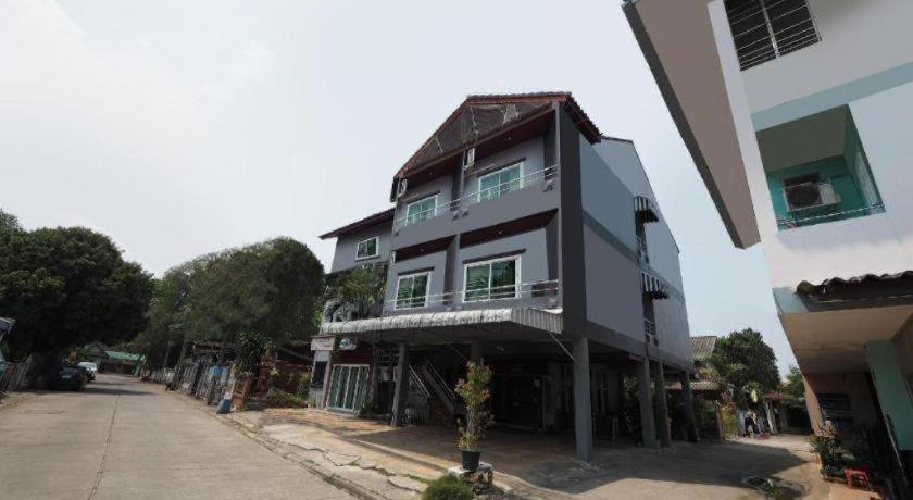 Aparthotel Bannsawasdee à Chiang Rai Extérieur photo