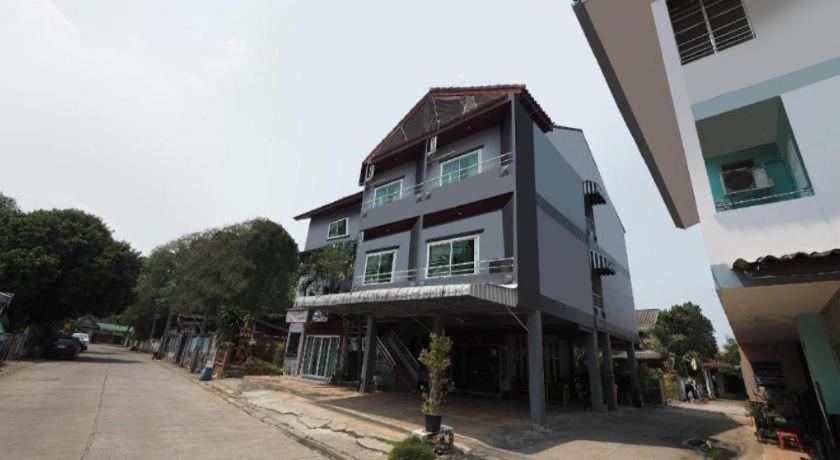 Aparthotel Bannsawasdee à Chiang Rai Extérieur photo